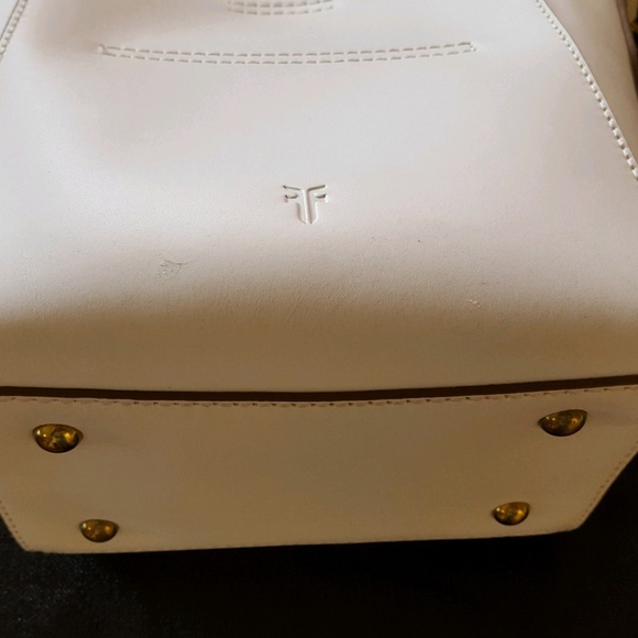 NWT Frye Crossbody Bucket White Handbag - Picture 3 of 7